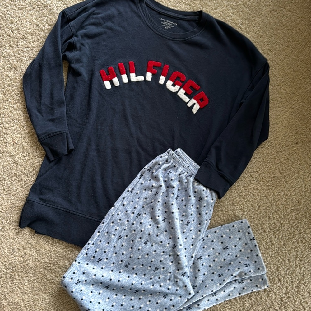 🔥5 for $10 Tommy Hilfiger Navy and Gray Pajama Set